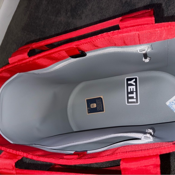 NWT Yeti Camino 35 Carryall - Rescue Red - Picture 9 of 9